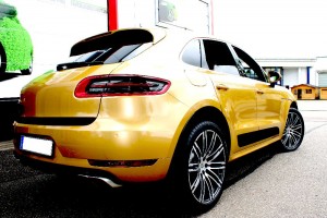 Goldener porsche Macan